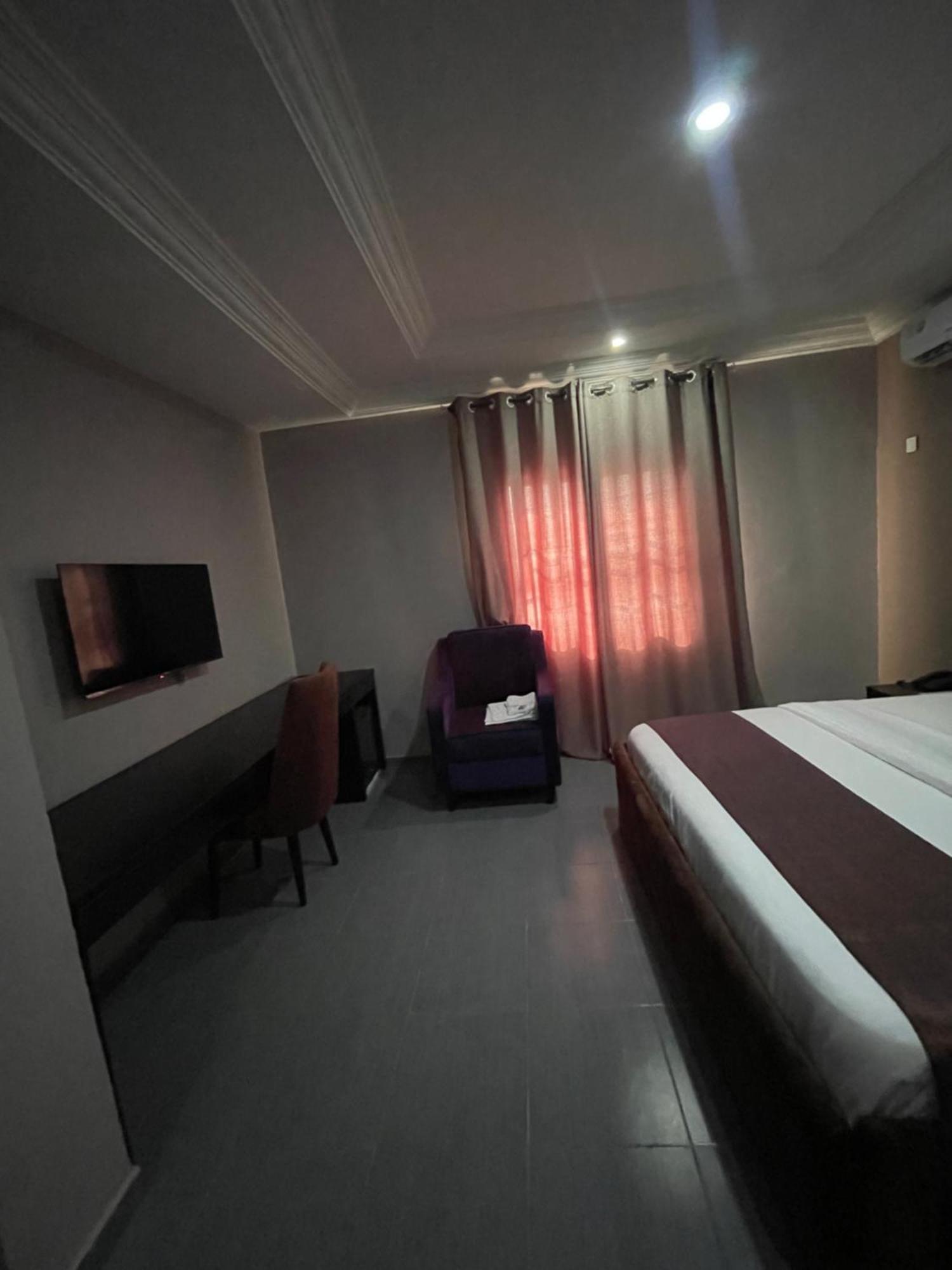 Nexus Xpress Hotel Abuja Esterno foto