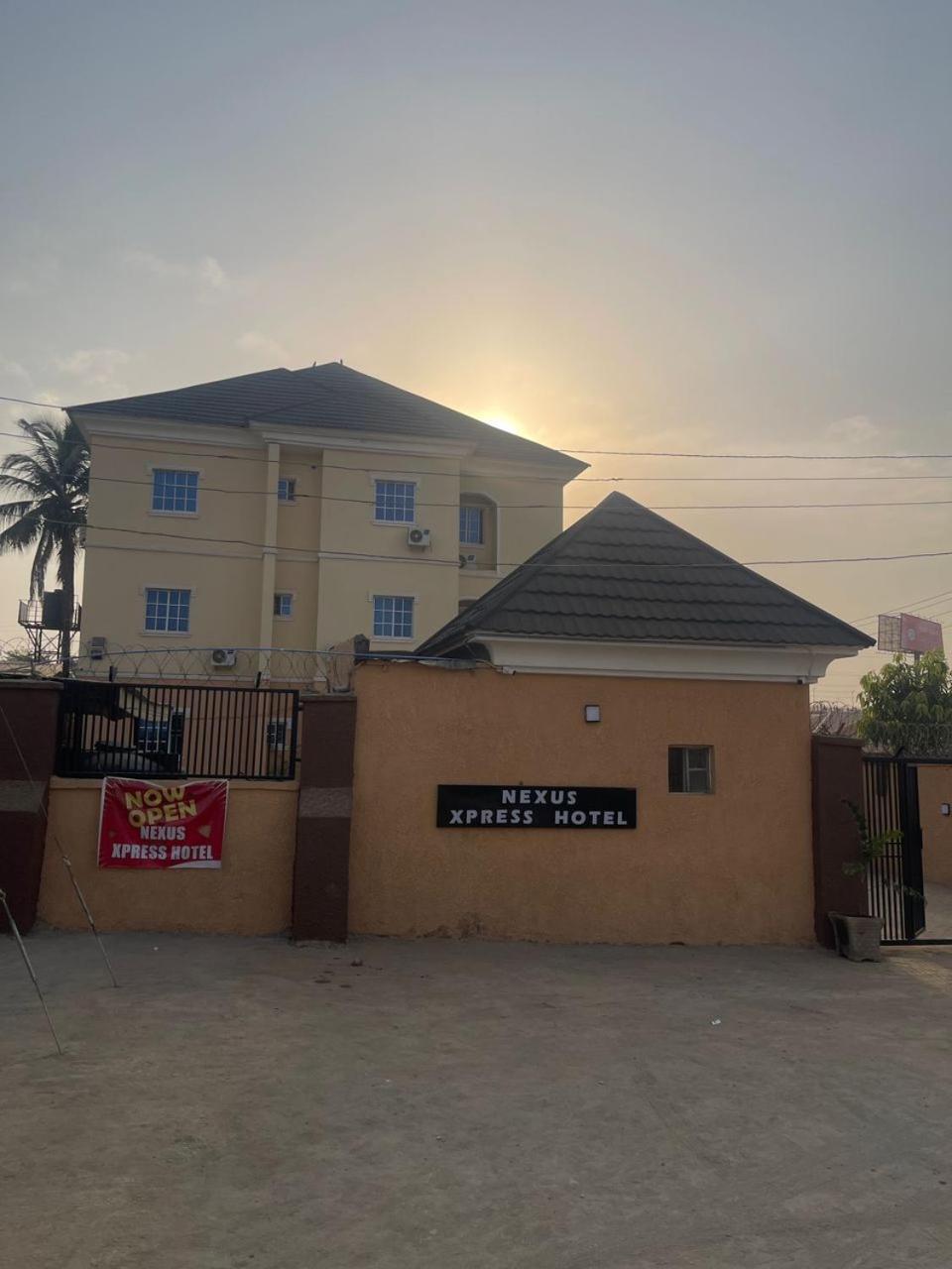 Nexus Xpress Hotel Abuja Esterno foto
